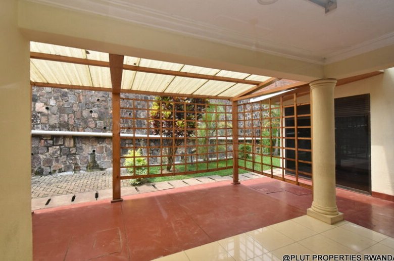 Big house for rent in Nyarutarama