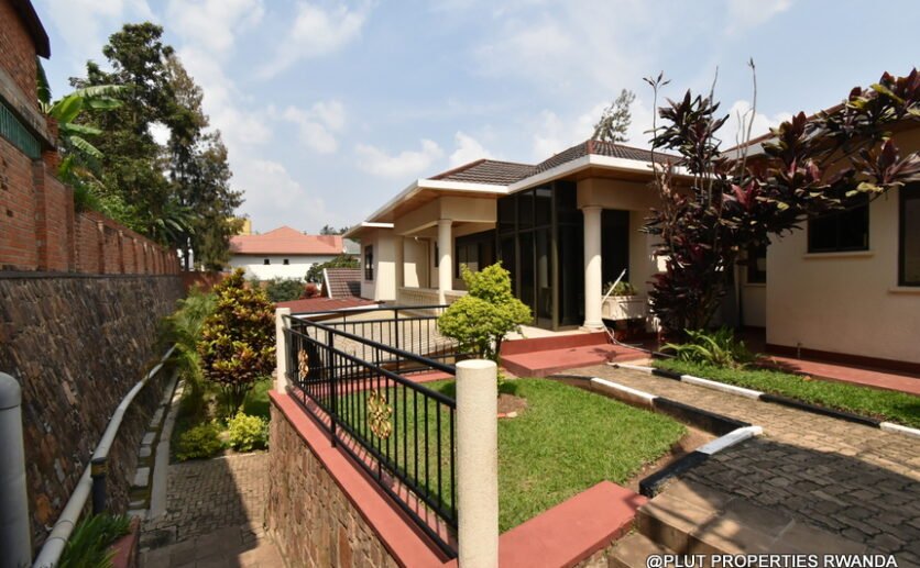 Big house for rent in Nyarutarama
