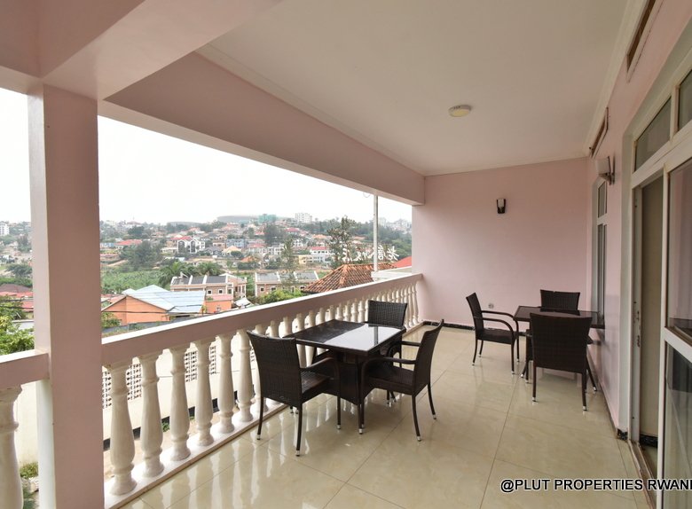 BIG HOUSE FOR RENT IN NYARUTARAMA