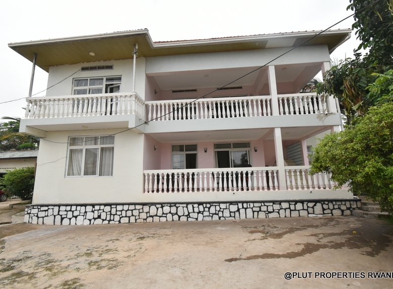 BIG HOUSE FOR RENT IN NYARUTARAMA