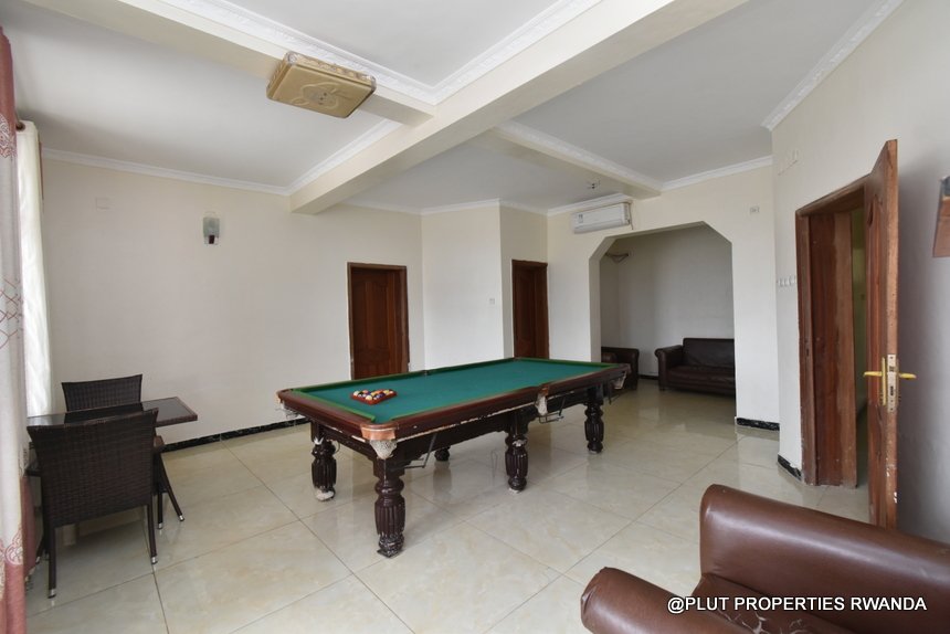 BIG HOUSE FOR RENT IN NYARUTARAMA