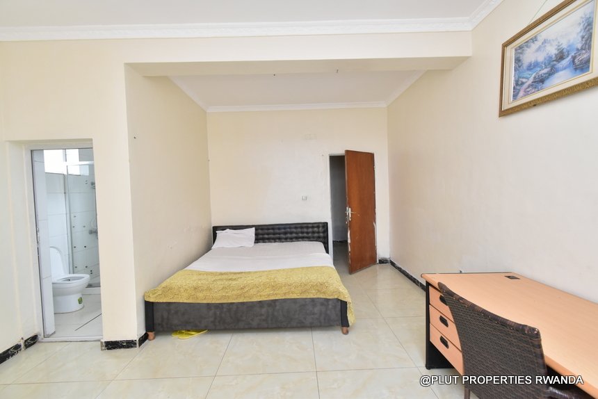 BIG HOUSE FOR RENT IN NYARUTARAMA