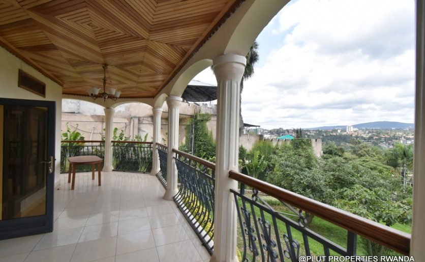 Big house for rent in Nyarutarama