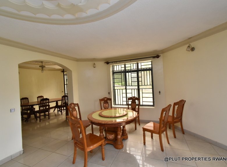 Big house for rent in Nyarutarama 