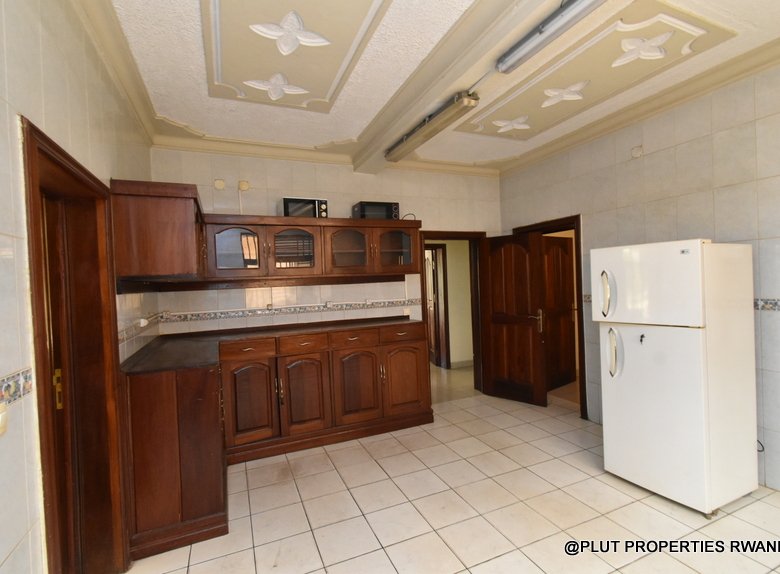 Big house for rent in Nyarutarama 