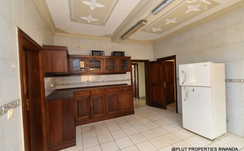 Big house for rent in Nyarutarama 