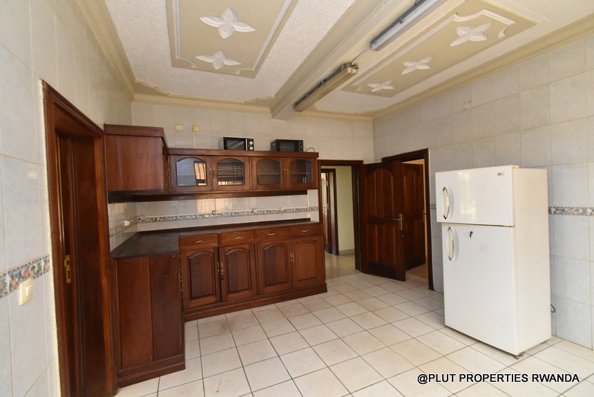 Big house for rent in Nyarutarama 