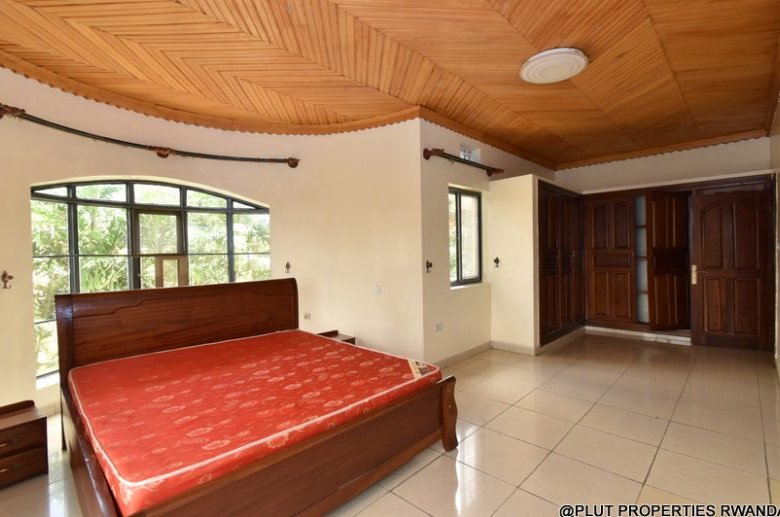 Big house for rent in Nyarutarama 