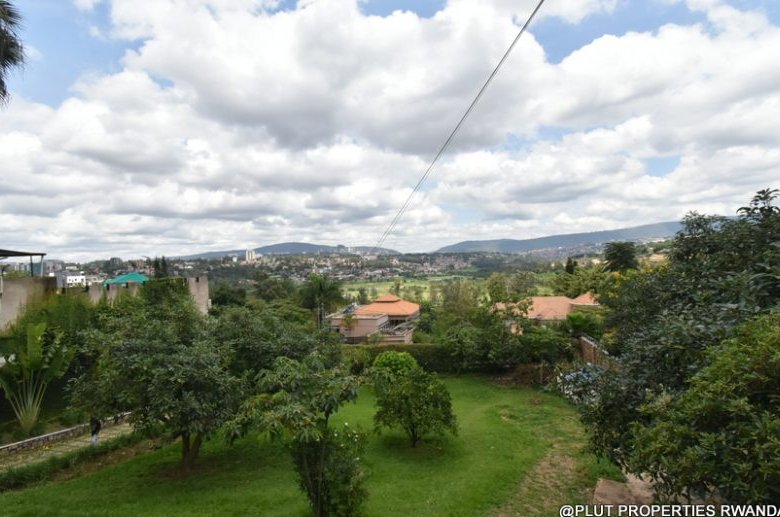 Big house for rent in Nyarutarama 