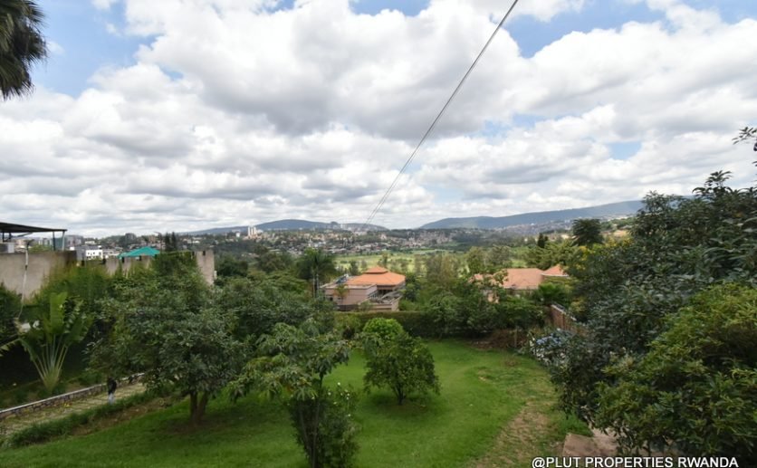 Big house for rent in Nyarutarama 