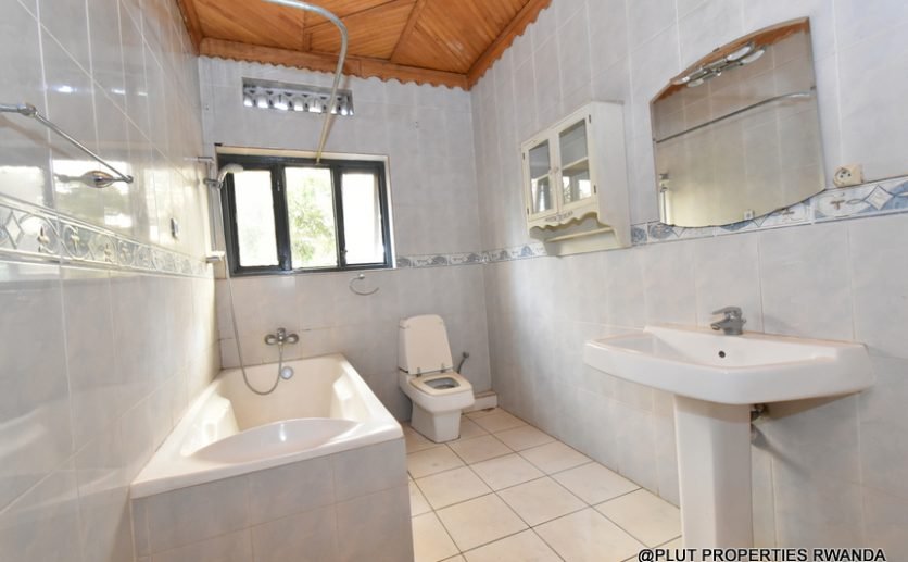 Big house for rent in Nyarutarama 
