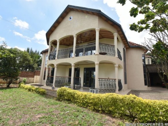 Big house for rent in Nyarutarama