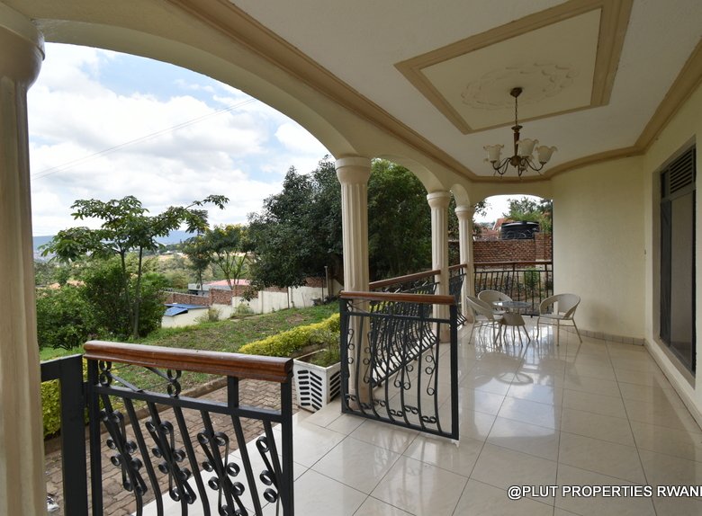 Big house for rent in Nyarutarama 