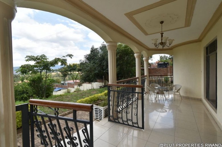 Big house for rent in Nyarutarama