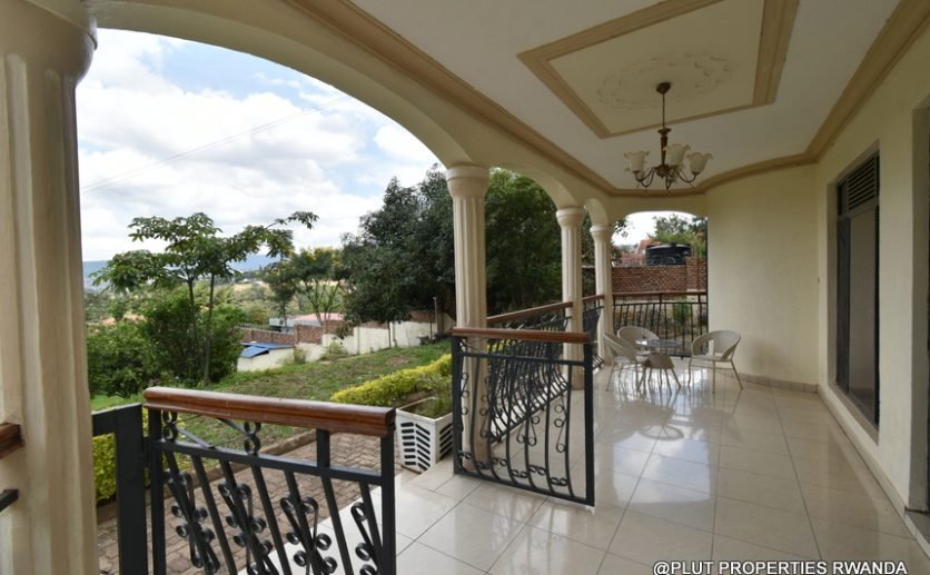 Big house for rent in Nyarutarama