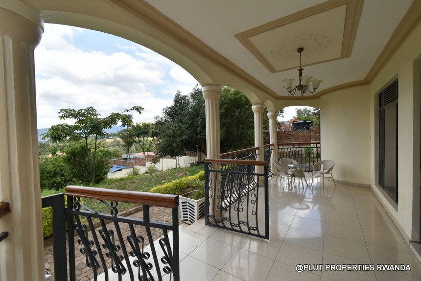 Big house for rent in Nyarutarama 