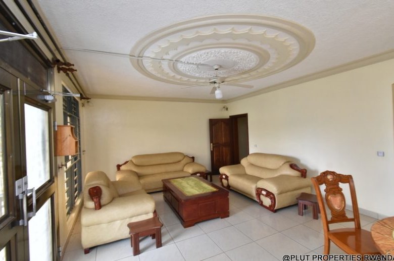 Big house for rent in Nyarutarama