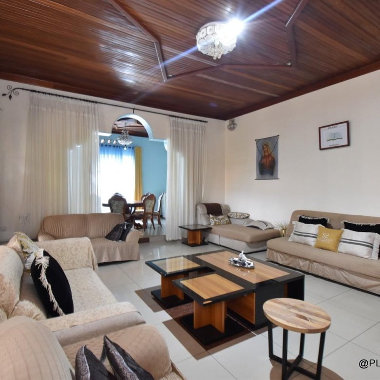 Big house for sale in Kicukiro