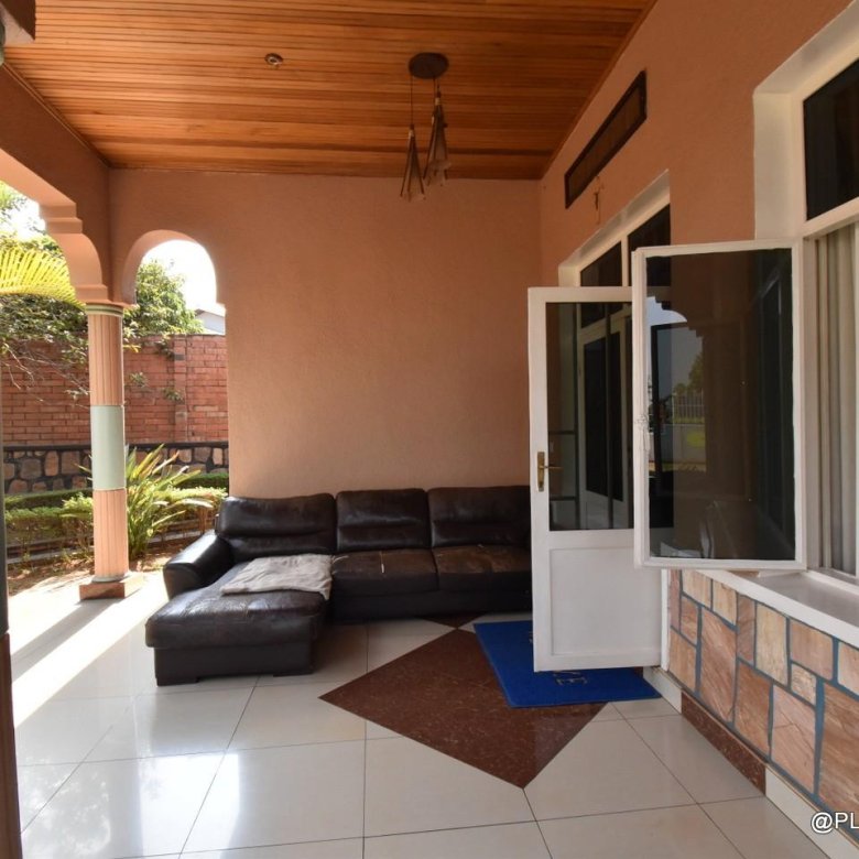 Big house for sale in Kicukiro