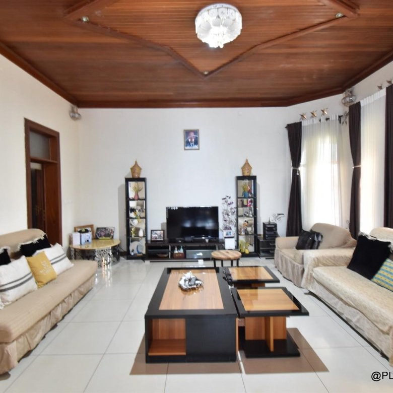 Big house for sale in Kicukiro