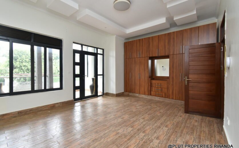 Big Nyarutarama house for rent
