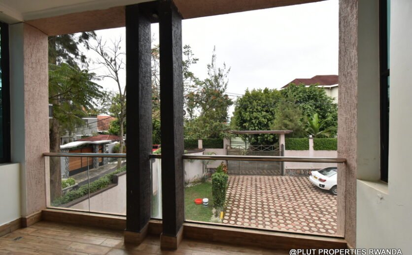 Big Nyarutarama house for rent