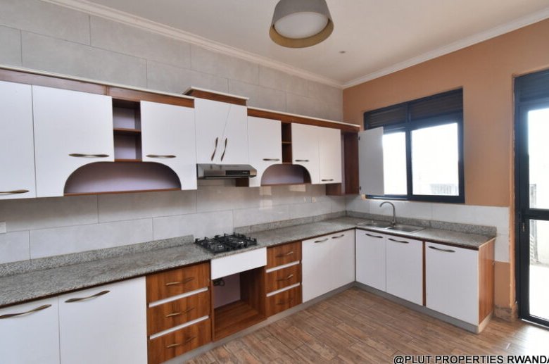 Big Nyarutarama house for rent