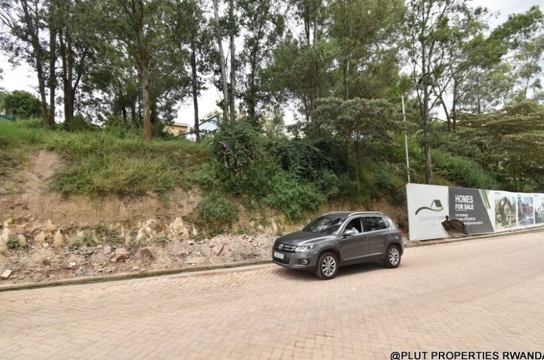 Big plot for sale in Nyarutarama