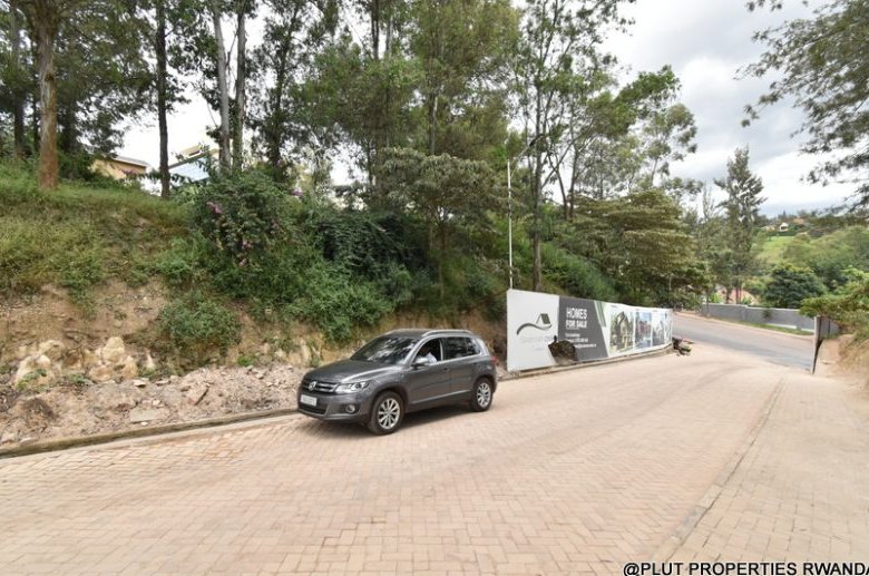 Big plot for sale in Nyarutarama