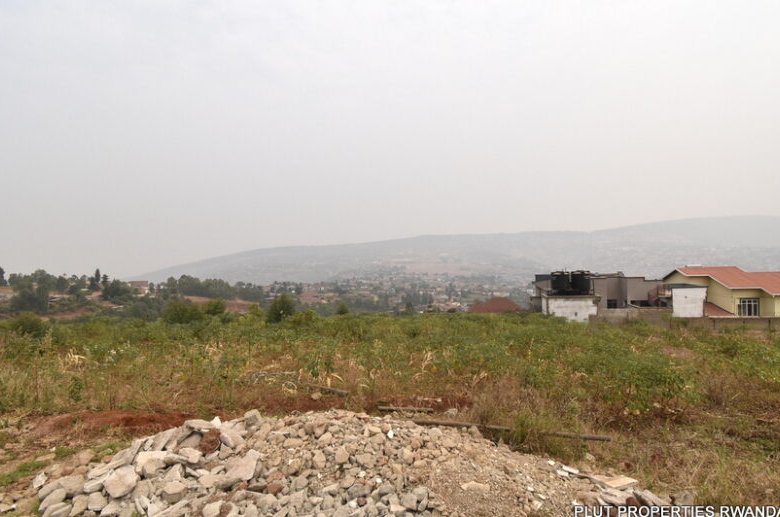 Big plot for sale in Rebero.