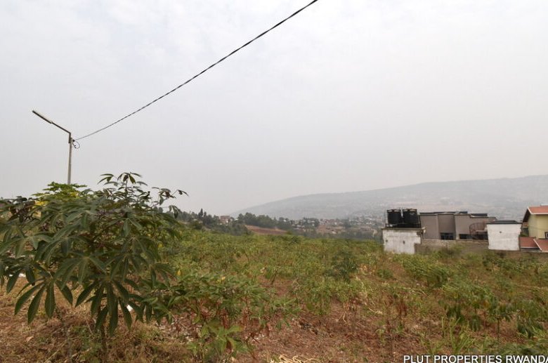 Big plot for sale in Rebero.