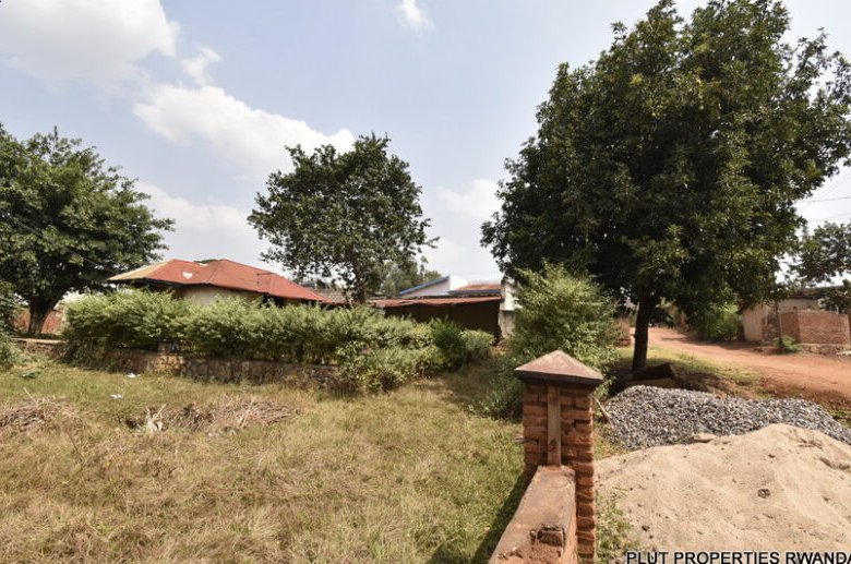 Buy land in Kicukiro. 