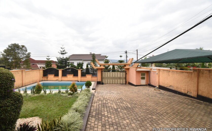 Furnished house with pool for rent