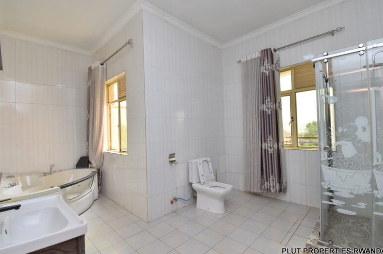 Furnished house with pool for rent