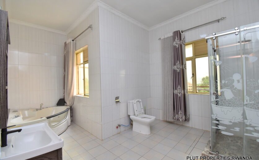Furnished house with pool for rent