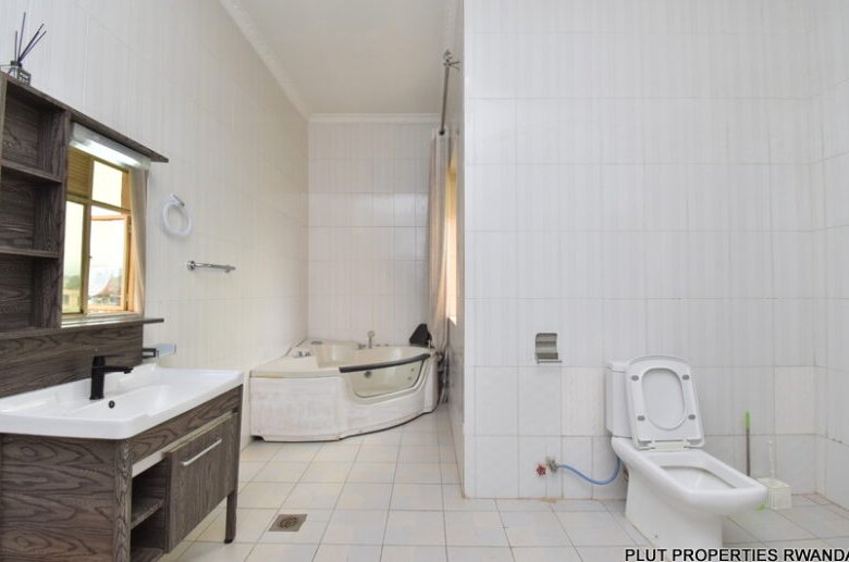 Furnished house with pool for rent