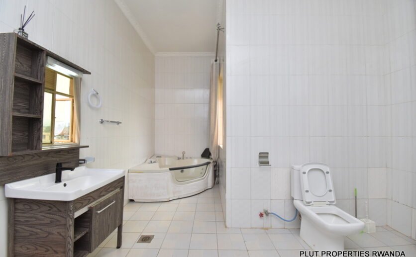 Furnished house with pool for rent