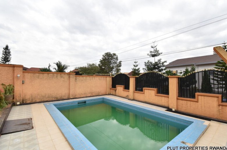 Furnished house with pool for rent
