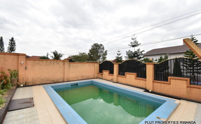 Furnished house with pool for rent