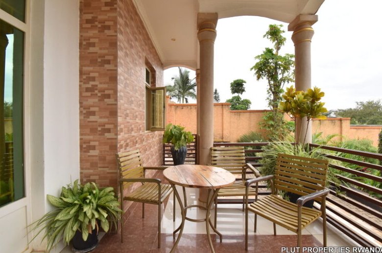 Furnished house with pool for rent