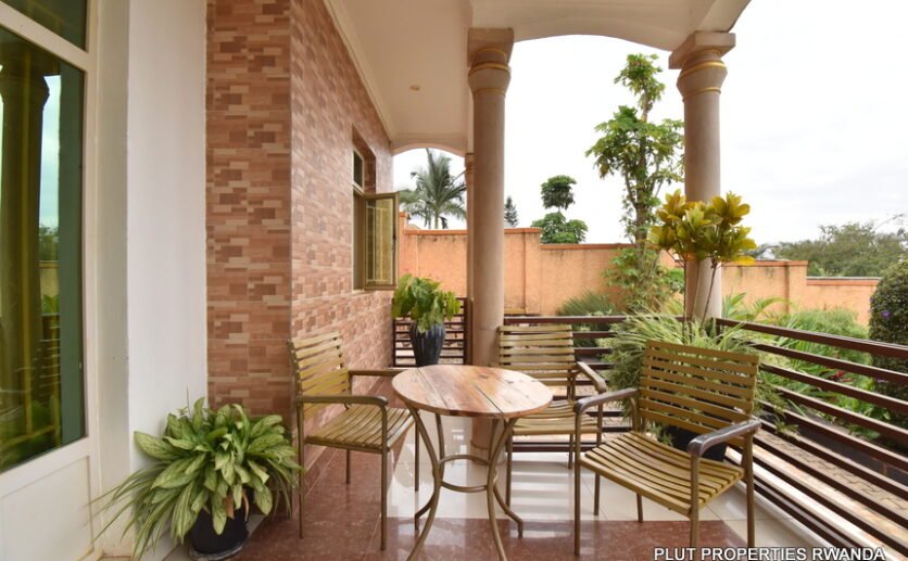 Furnished house with pool for rent