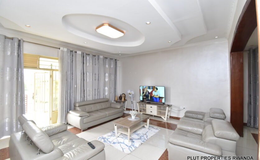 Furnished house with pool for rent