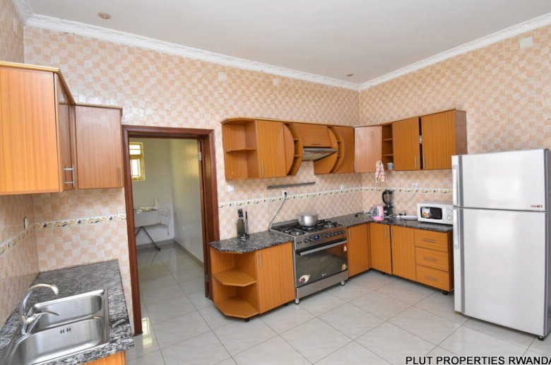 Furnished house with pool for rent