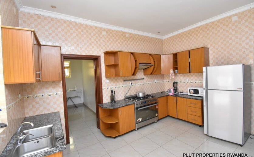 Furnished house with pool for rent