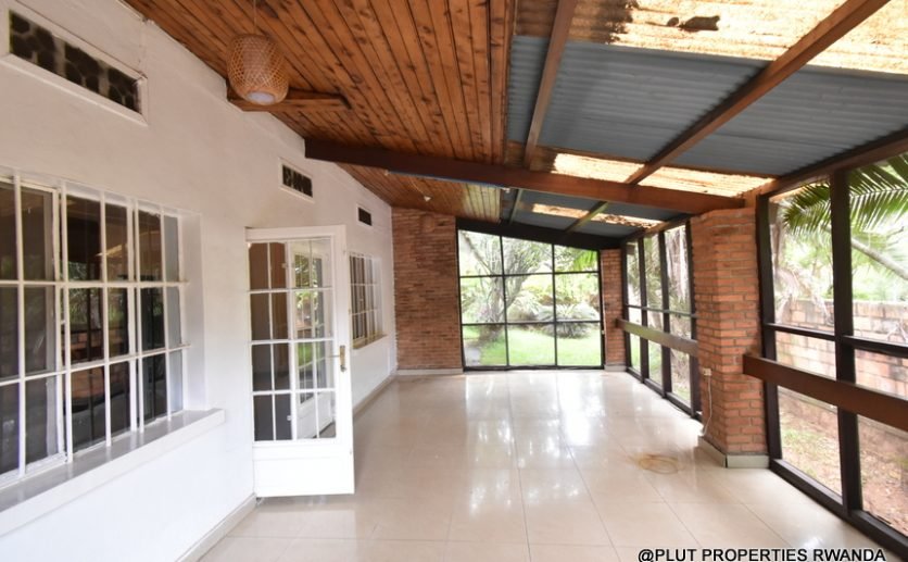 House-for-rent-in-Kiyovu-plut-propeeties-7-836×517 unfurnished House for Rent in Kigali