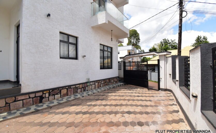 House for Rent in Rebero