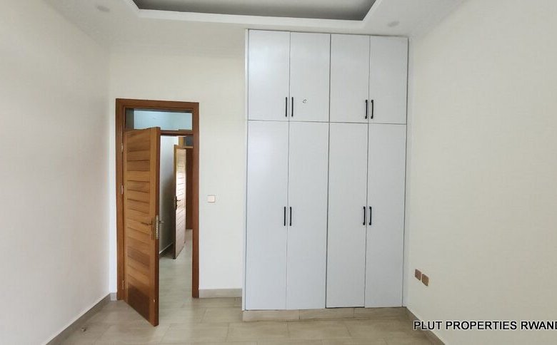 House for sale in Gisozi.