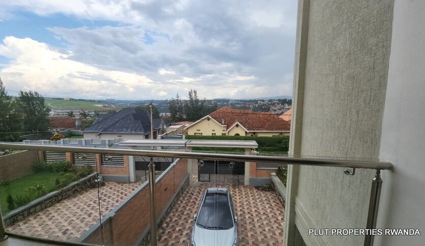 House for sale in Gisozi.