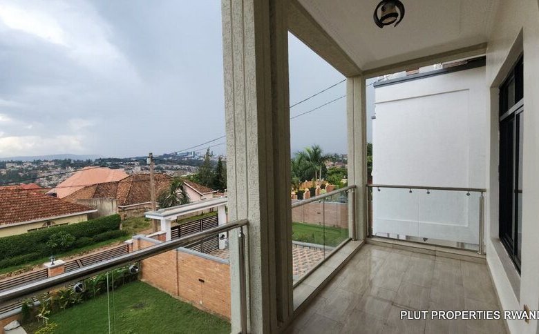House for sale in Gisozi.