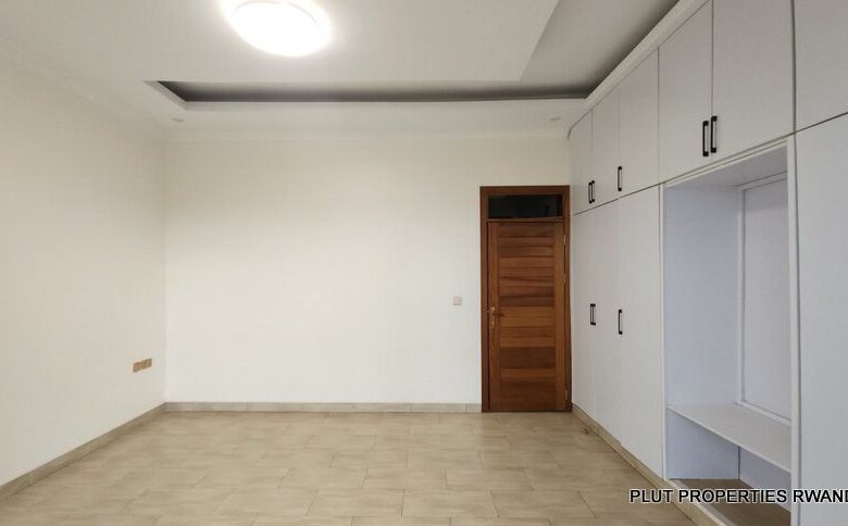 House for sale in Gisozi.